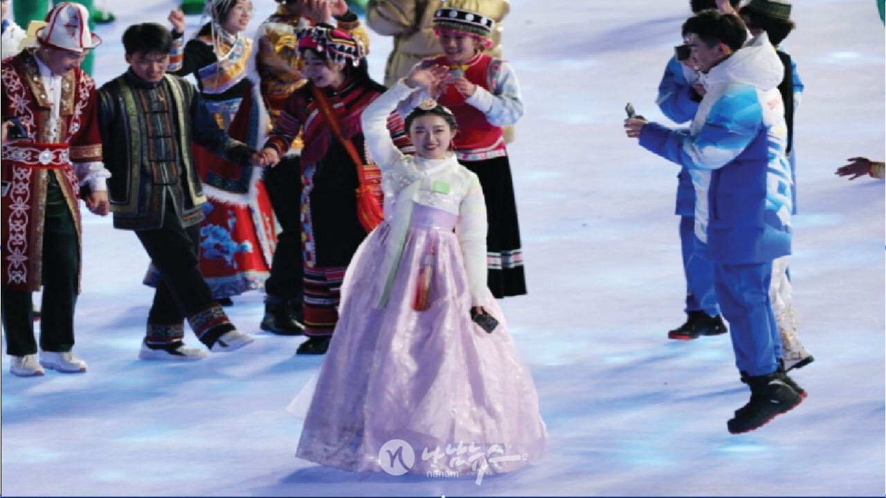 한복을 입은 중국공연자/사진=2022베이징동계올림픽장면