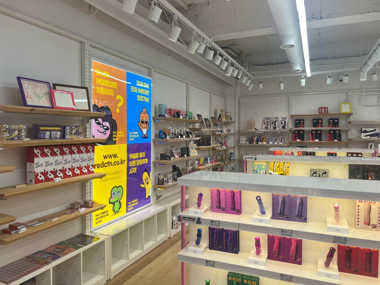 '정숙한세일즈' 인기에 성인용품 판매 '쑥'…"폭죽 터지나요?"[연합뉴스]