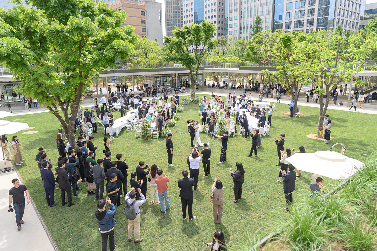 "정원결혼식 어때요"…양천구 오목공원 공공예식장으로 개방[연합뉴스]